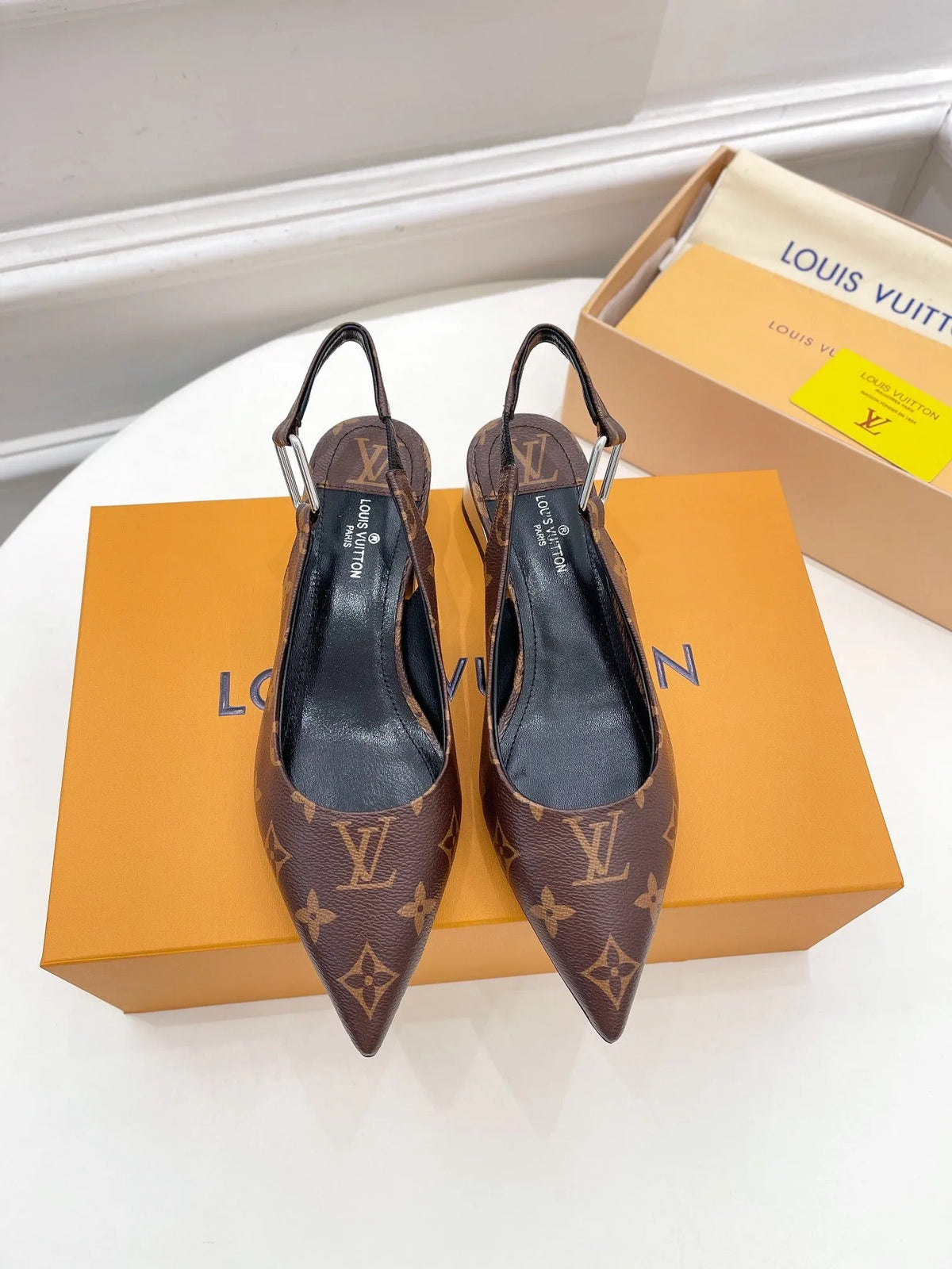 Magnetic Slingback Pump Brown Y31631