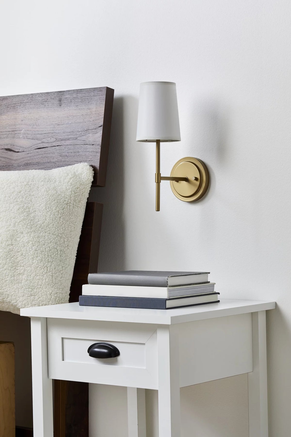 1 Light Burnished Brass Wall Sconce with White Fabric Shade Q243